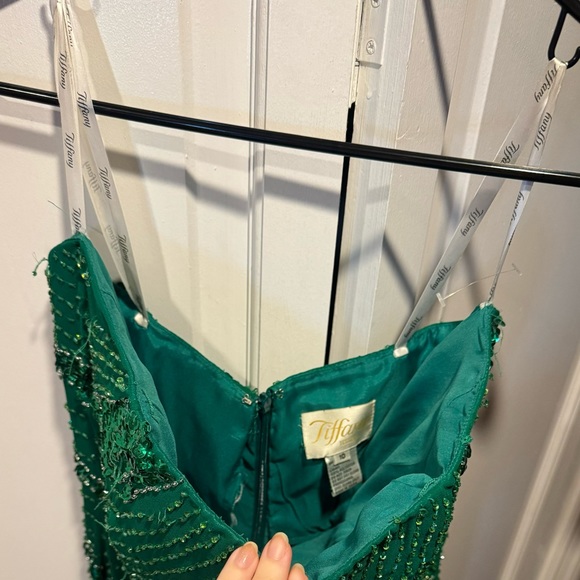SOLD  Designs Dress Gorgeous Emerald Green size 10/fits M - Picture 9 of 9